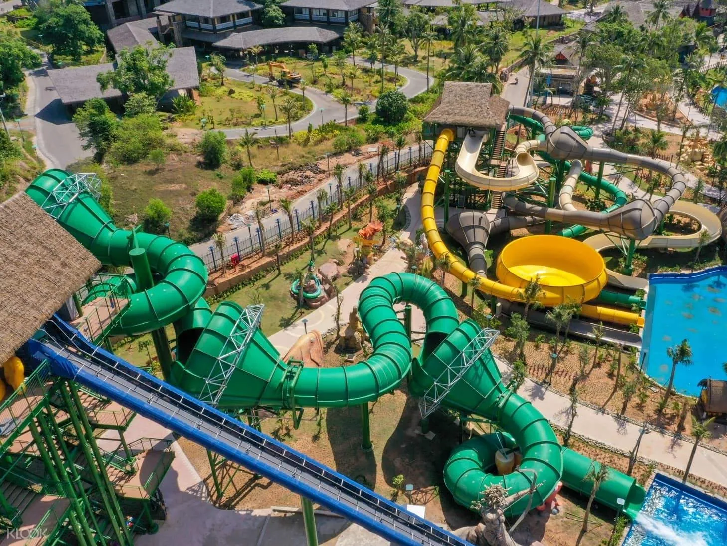 Tour 4 Đảo Phú Quốc Bao Gồm Công Viên Nước Aquatopia và Trải Nghiệm Đi Cáp Treo Vượt Biển 1